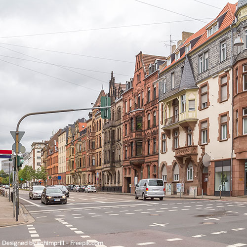 Häuser und Straße in Saarbrücken