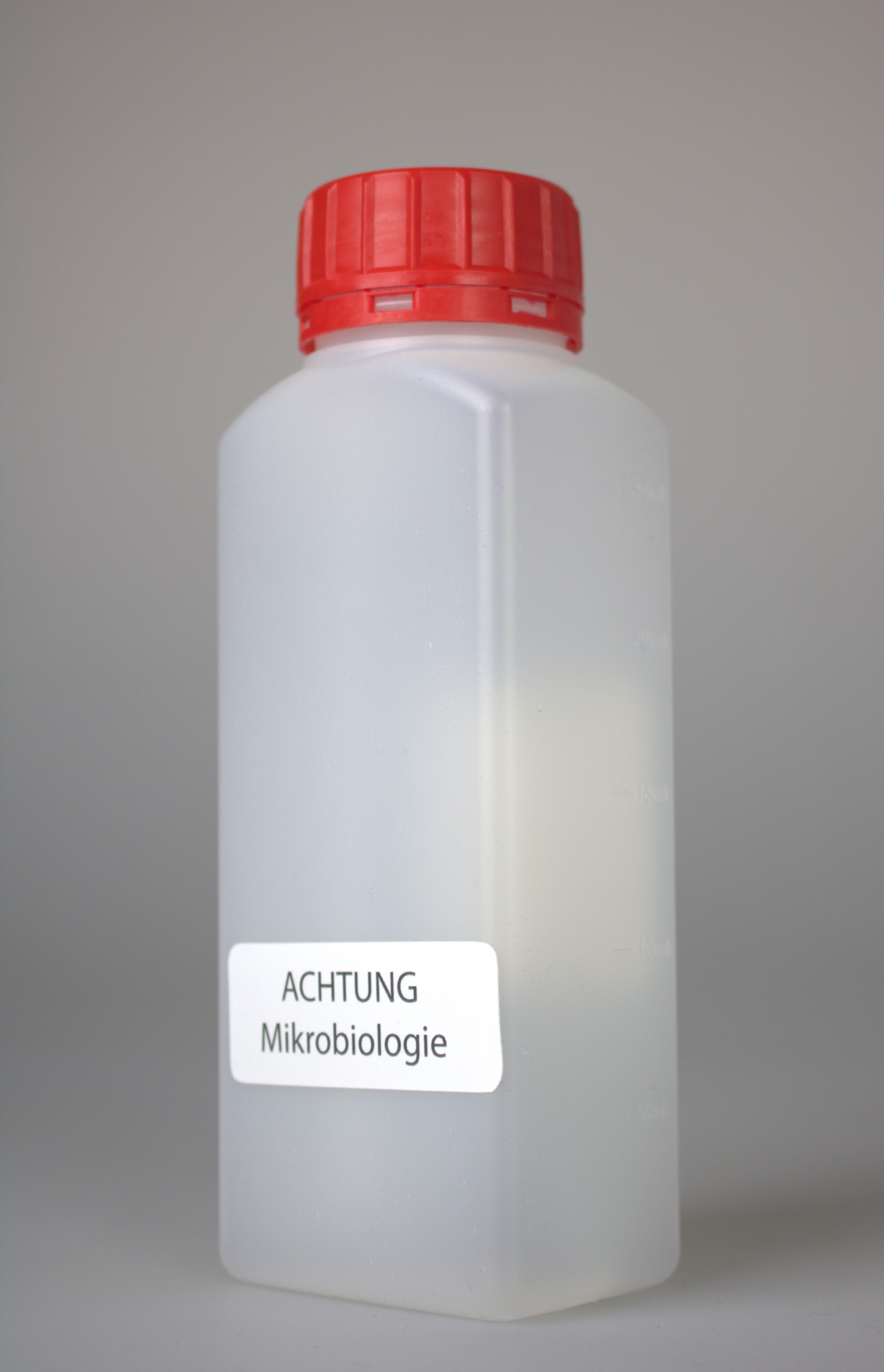 Probengefäß für eine mikrobiologische Wasseruntersuchung.