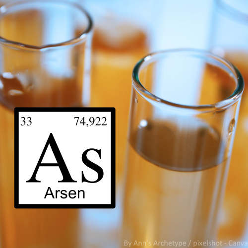 Arsen im Trinkwasser. Man sieht zwei mit Wasser gefüllte Reagenzgläser und im Vordergrund das chemische Elementsymbol von Arsen.