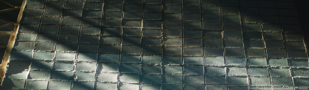 Asbesthartfliesen (Asphalt Tiles) in grau-grünlicher Farbe