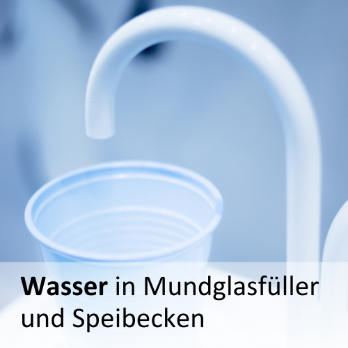 Wasser im Mundglasfüller und im Speibecken