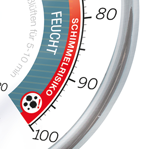 Beim airself Thermohygrometer können Sie auf einen Blick erkennen, ob die Luftfeuchtigkeit so hoch ist, dass Schimmelbildung im Raum droht. Der rot markierte „Schimmelalarm“ auf dem Ziffernblatt verdeutlicht das steigende Schimmelrisiko bei hohen Luftfeuc