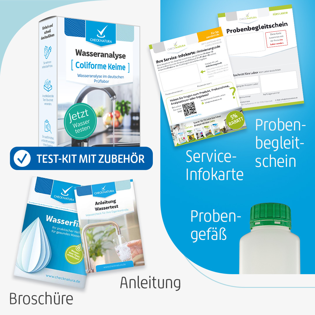 Wasseranalyse-Testkit für coliforme Keime mit Produktverpackung und Zubehör: Service-Infokarte, Probenbegleitschein, Probengefäß, Broschüre und Anleitung.