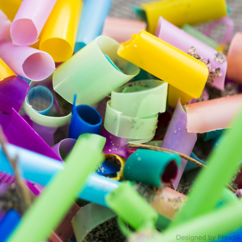 Viele bunte Teile von Kunststoff Strohhalmen mit Weichmachern