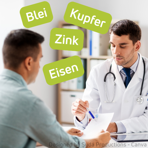 Foto eines Arztes, der einen Patienten berät. In vier grünen Boxen stehen die vier Schwermetalle Blei, Kupfer, Zink und Eisen.